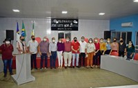 Jordânia Siqueira ao lado de Adelmo Moura participaram da 1ª Sessão da Câmara de vereadores de Itapetim